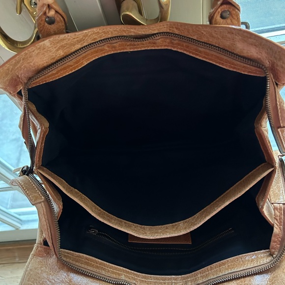 Balenciaga Tan Leather Shoulder Bag - Picture 4 of 10